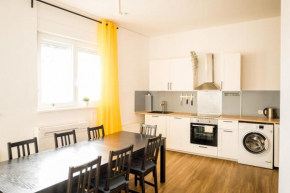 Three Bedroom plus big kitchen plus SelfCheckIn plus Street Parking